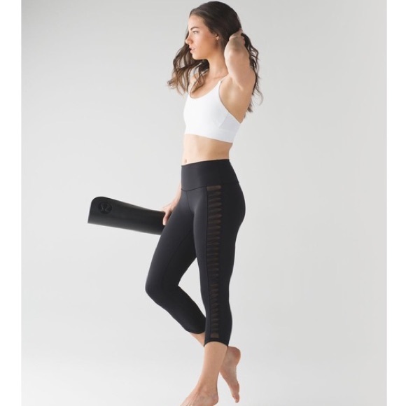 lululemon athletica Pants - Lululemon Sunshine Salutation Crop sz 2